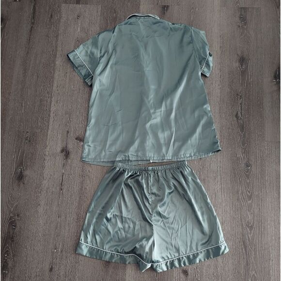 Womens Green Satin Pajamas Set, Silk Like Short Sleeve Top and Shorts - Large - Picture 5 of 5